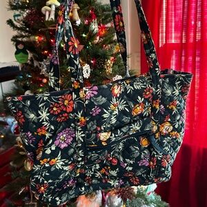 Like New Vera Bradley Tote